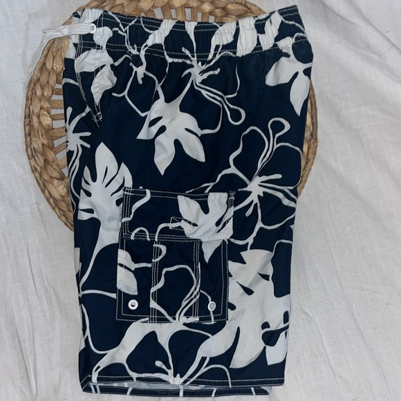 Old Navy board shorts. Boys size M (8) - Picture 3 of 3